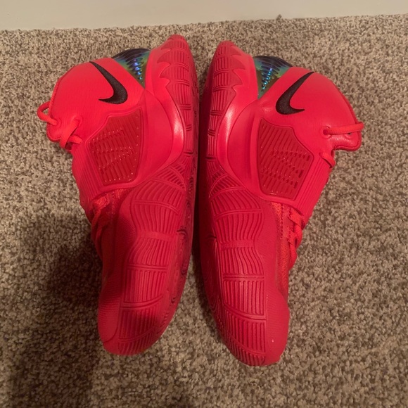 Red Kyrie 6 - sz 6.5Y - Picture 3 of 6